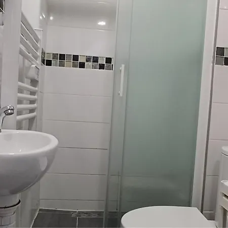Apartment Aeroport D' Orly, Location De Parking, En 5 Mn En Voiture Ou A 2 Stations En Bus 191-100 Ou Taxis 12-13 Euros, A 2 Min A Pied Des Magasins Et Restaurants Proche Paris Et De La Gare C Et D Possibilite De Venir Tres Tard Et Partir Tres Tot Athis-Mons